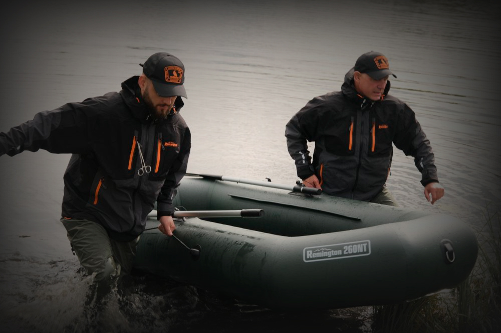 Какие особенности у демисезонных костюмов для рыбалки в разных климатических условиях?